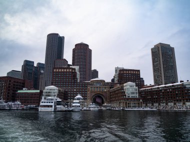Boston 'da Bulutlu Bir Gün' de Rıhtım