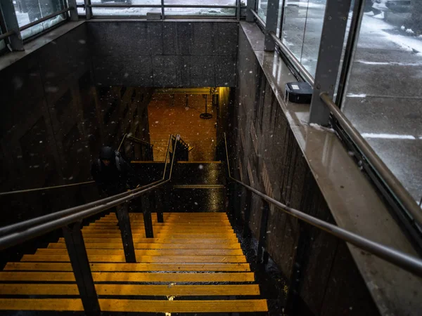 Treppe führt hinunter in eine Boston-Haltestelle — Stockfoto