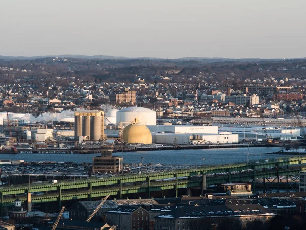 Тяжелая промышленность к северу от Бостона — стоковое фото