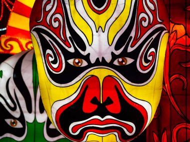 Sarı, Kırmızı, Siyah, Yeşil ve Beyaz Fener Maskeli Çin Feneri