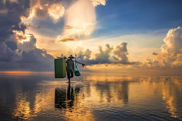 Fishermen Catch Fish Dawn Asia — Stock Photo, Image