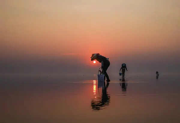 Pêcheurs Pêchent Poisson Aube Asie — Photo