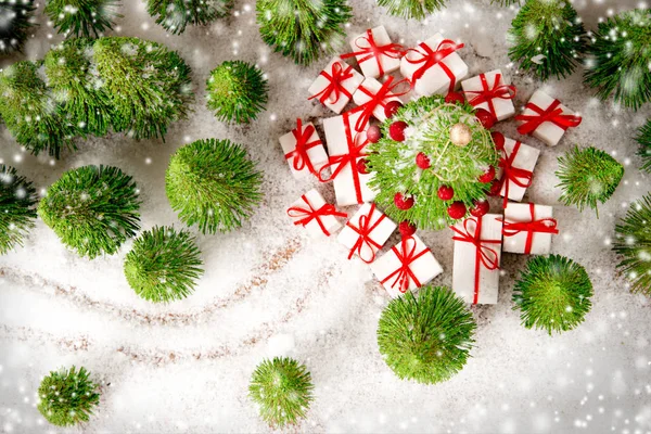 Christmas Tree and with Gifts in the Forest — Stock Photo, Image