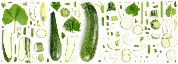 Große Sammlung Von Grünen Zucchini Gemüsestücken Scheiben Und Blättern Isoliert Stockbild