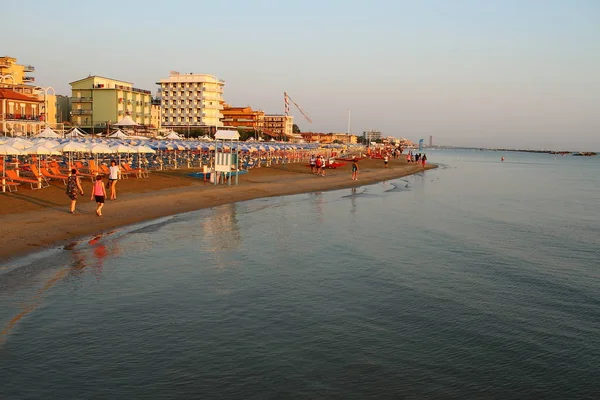 Bellaria Igea Marina, Rimini, İtalya: 18 Ağustos 2017: Bellaria sahilinde şafak