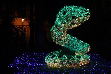 Belediye villasında hayvan ışıkları silueti