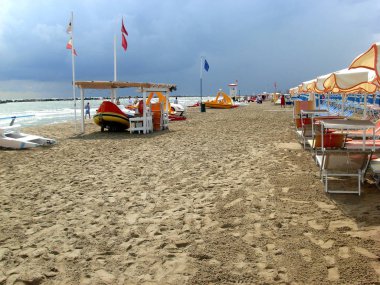 Bellaria Igea Marina, Rimini, İtalya: Yağmurdan sonraki sahil hayatı