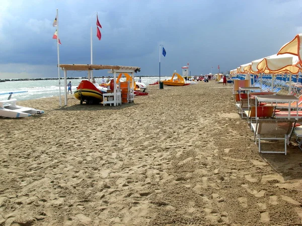 Bellaria Igea Marina, Rimini, İtalya: Yağmurdan sonraki sahil hayatı