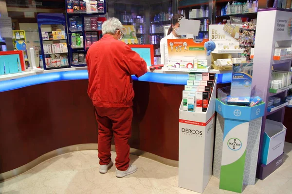 Minori Itália Maio 2020 Cliente Dentro Uma Farmácia Durante Fase — Fotografia de Stock