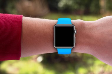 Boş ekran saatle yandan akıllı