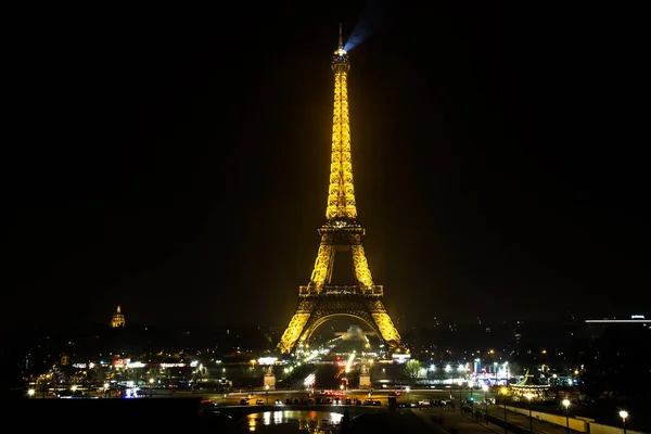 Illuminated Eiffel Tower — Stock Photo, Image