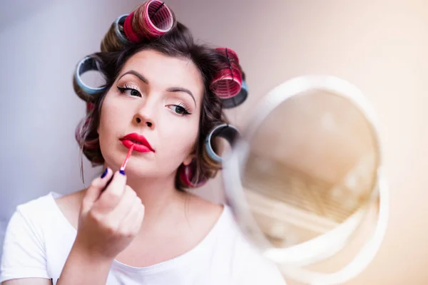 Girl Making Vintage Pin Make 50S — Stock Photo, Image