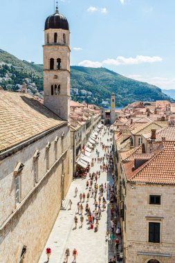 Dubrovnik 'teki Stradun (Placa) Kilisesi ve Manastırı