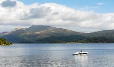 Loch Lomond adlı sürat teknesi