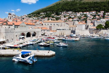 Eski liman güneşli yaz gün Dubrovnik, Hırvatistan