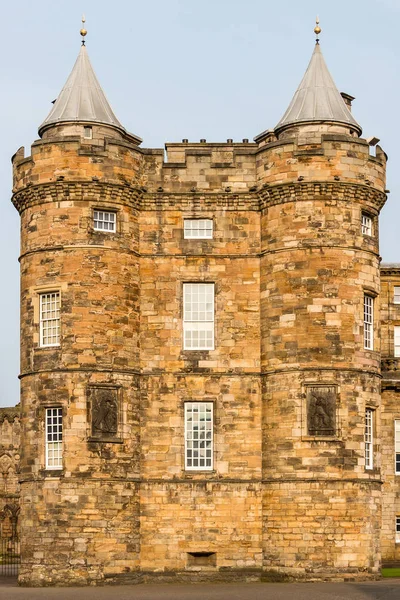 Widok szczegółów dla Palace of Holyroodhouse w Edynburgu, Scotlan — Zdjęcie stockowe