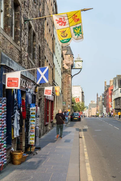 Canongate-delen av Royal Mile Street i Edinburgh, Scotlan – stockfoto