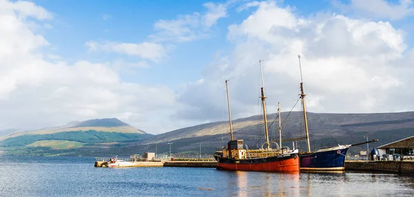 Oldtimer-Boote im Hafen von Inveraray, Schottland — Stockfoto