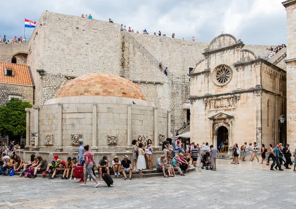 Dubrovnik'in o kilise Aziz kurtarıcı ve Onofrio'nın Çeşmesi