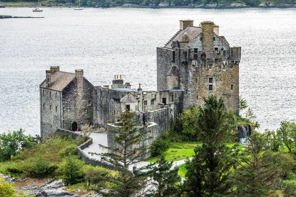 Eilean Donan castle na skotskou Vysočinu — Stock fotografie