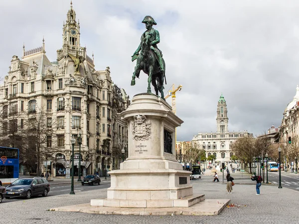 Porto, Portekiz kralı Pedro IV'ın atlı heykeli