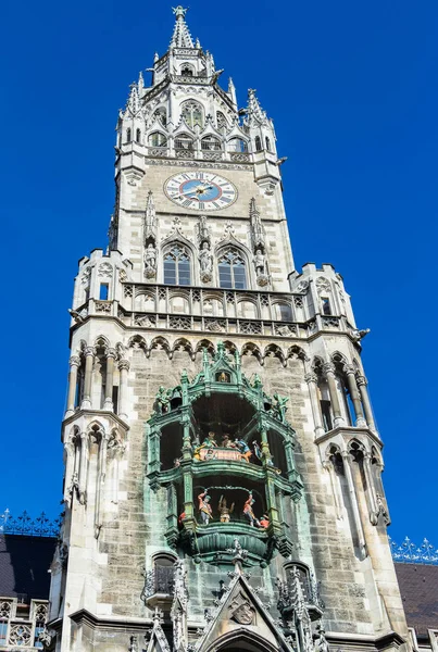 Yeni Councill Hall tower adlı Marienplatz Meydanı Münih, Almanya