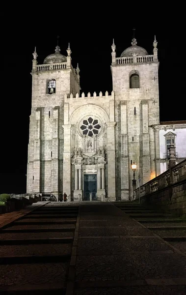 Night shot of Porto's Cathedral in Porto, Portugal — Stock Photo, Image