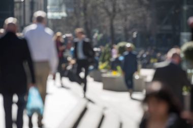 İş adamları şehir Londra'nın yürüyen bulanık görüntü. İngiltere