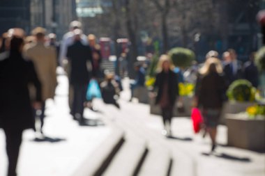 İş adamları şehir Londra'nın yürüyen bulanık görüntü. İngiltere