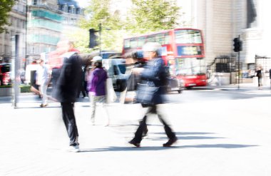 İş adamları City of London, birden fazla pozlama görüntü insanların siluetleri ve Londra binalar içerir. Modern hayat kavramı