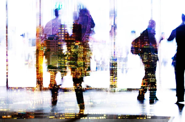 Gente de negocios City of London, Imagen de exposición múltiple. Concepto de vida moderna — Foto de Stock