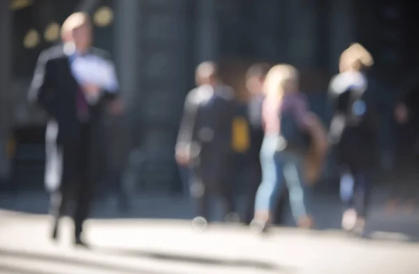 ロンドンのシティにビジネスの人々 を歩いての不鮮明な画像。イギリス — ストック写真