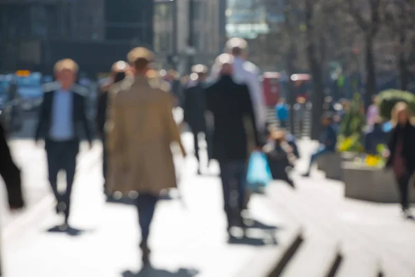 走在伦敦金融城的商界人士的模糊的图像。英国 — 图库照片