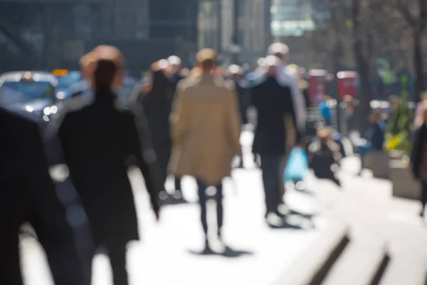 İş adamları şehir Londra'nın yürüyen bulanık görüntü. İngiltere — Stok fotoğraf