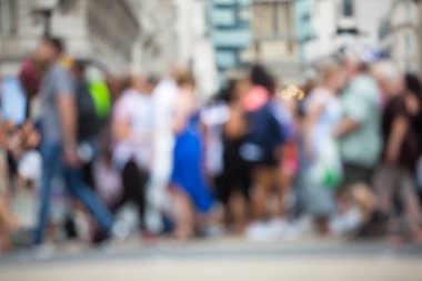 İnsanlar yürümekten bulanıklık. Görüntü arka plan için. Londra İngiltere