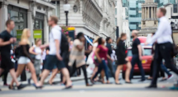 Blur emberek gyaloglás. Kép a háttér. London-Egyesült Királyság — Stock Fotó