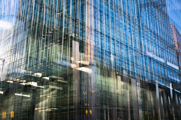 Ciudad de Londres al atardecer. Imagen de exposición múltiple incluye la ciudad de Londres aria financiera con rascacielos —  Fotos de Stock