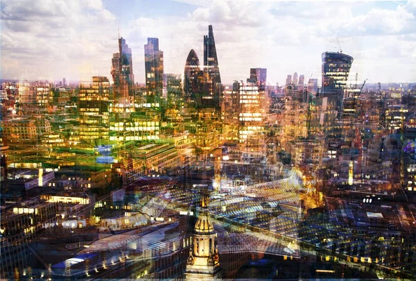 Edificios modernos de la ciudad de Londres, la imagen de exposición múltiple incluye rascacielos del distrito financiero al atardecer. Reino Unido, London —  Fotos de Stock