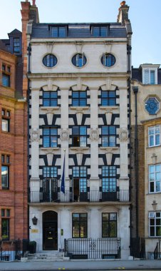 Kensington periyodik binalar sıra ile konut aria. Londra'nın merkezinde lüks mal. İngiltere