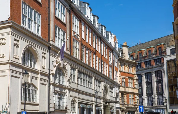 Aria residencial de Kensington com fileira de edifícios periódicos. Propriedade de luxo no centro de Londres. Reino Unido — Fotografia de Stock