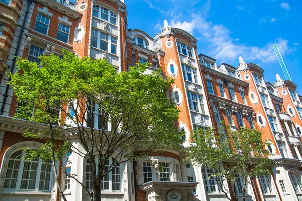 Aria résidentielle de Kensington avec rangée de bâtiments périodiques. Propriété de luxe dans le centre de Londres. Royaume Uni — Photo