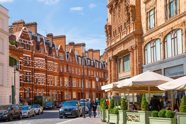 Aria residencial de Kensington con hilera de edificios periódicos. Propiedad de lujo en el centro de Londres. Reino Unido — Foto de Stock