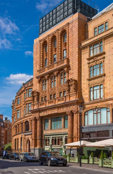 Bostäder aria av Kensington med raden av periodiska byggnader. Lyx fastigheter i centrala London. Storbritannien — Stockfoto