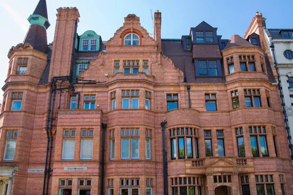 Aria résidentielle de Kensington avec rangée de bâtiments périodiques. Propriété de luxe dans le centre de Londres. Royaume Uni — Photo