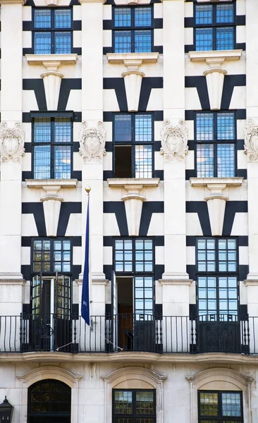 Aria residencial de Kensington com fileira de edifícios periódicos. Propriedade de luxo no centro de Londres. Reino Unido — Fotografia de Stock