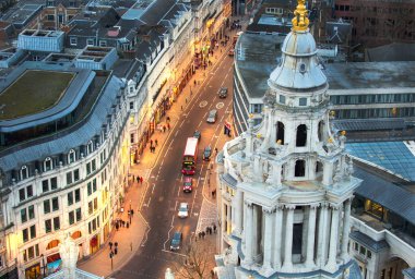 Şehir Londra gün batımında. Londra, İngiltere