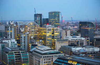 Şehir Londra gün batımında. Londra, İngiltere