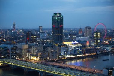 Londra gece görünümü. Londra, İngiltere