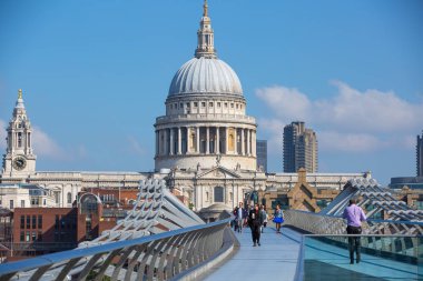  St. Paul Katedrali ve millennium Köprüsü. Londra İngiltere