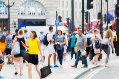 Piccadilly circus halkın, turistlerin ve kavşak geçiş Londralılar dolu. Londra, İngiltere